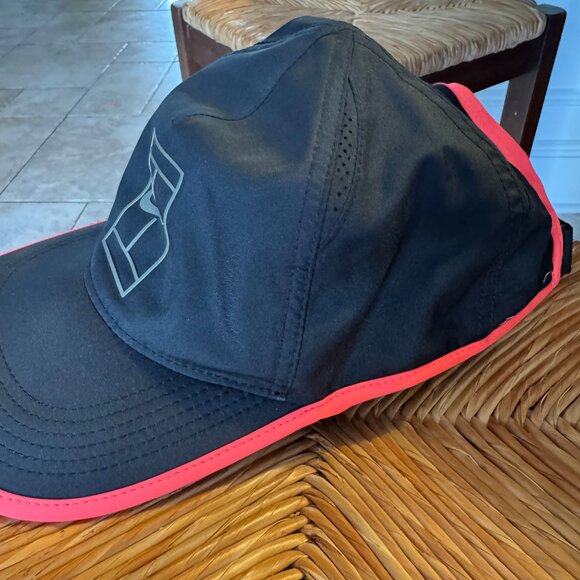 NikeCourt Aerobill Feather Light Tennis Hat Mens Black Hot Punch 864105 015 RARE - Picture 2 of 4
